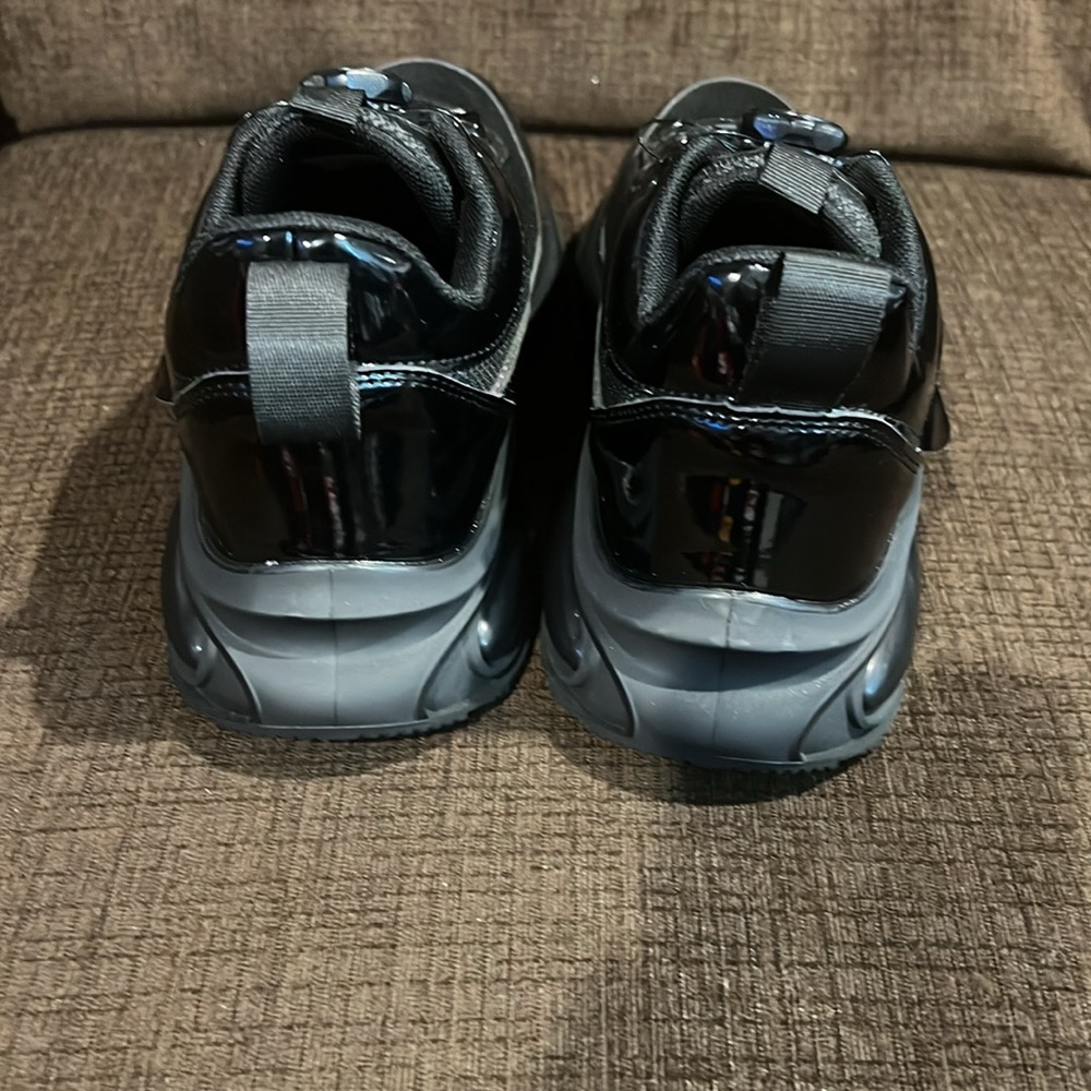 Stylish Black and Patent Leather Trim Sneakers with unique twist knob laces. - Picture 6 of 9